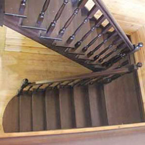 П-образная лестница с площадкой