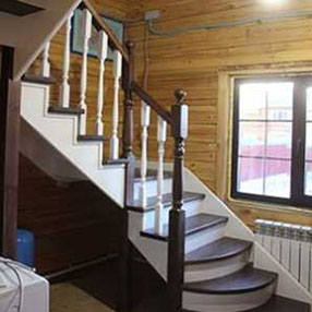 П-образная лестница с забежными ступенями